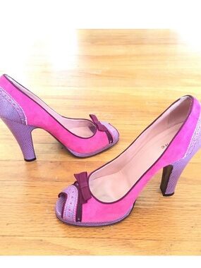 Marc Jacobs Fuchsia and Lavender Suede Peep-Toe Heels with Bow